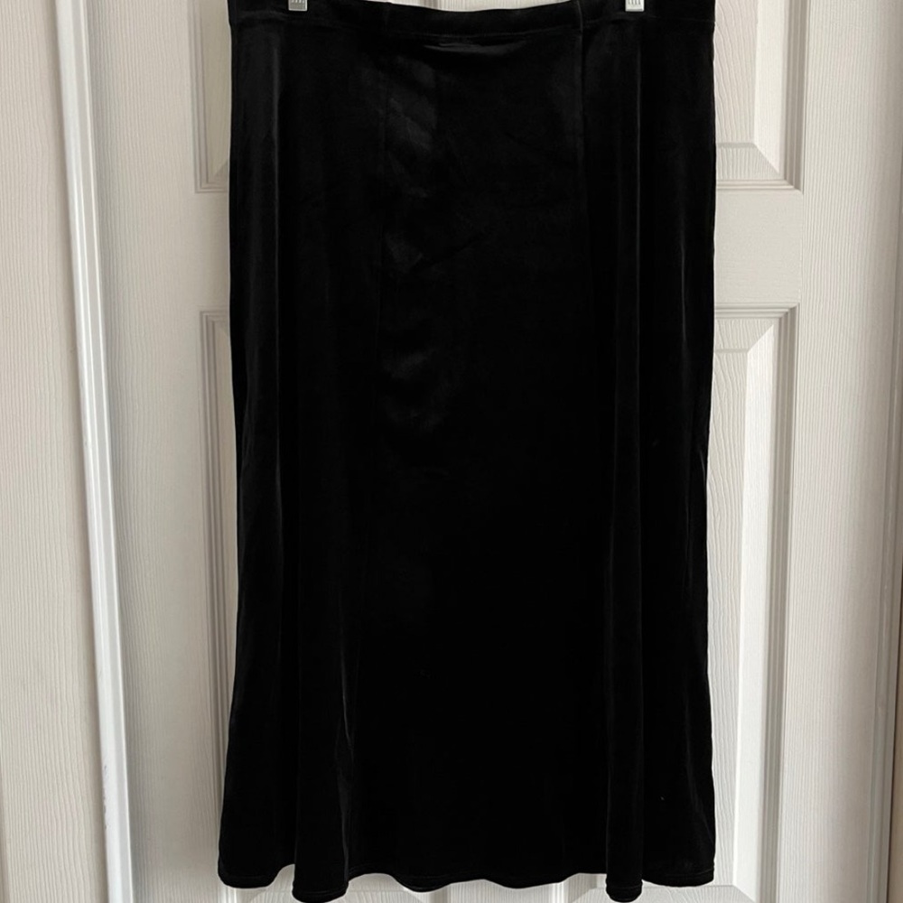 West End’s Velvet Look Chic Black A-Line Women's Skirt Size PXL